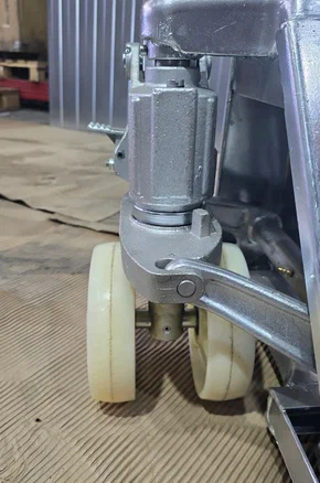 Тележка гидравлическая оцинкованная 2500 кг 1150 мм нейлоновые колеса TOR WH-25G Тележка гидравлическая оцинкованная 2500 кг 1150 мм нейлоновые колеса TOR WH-25G