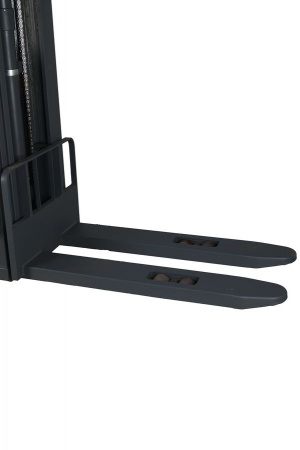 Штабелер самоходный 1,5 т 5,6 м XILIN CDDR15-III 24/200 В/Ач (сопровождаемый)