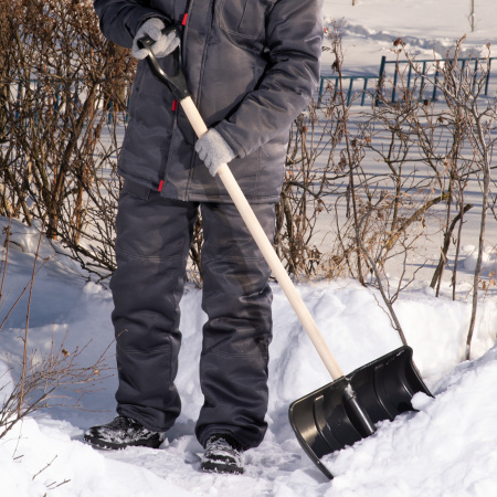 Лопата для уборки снега пластиковая, 470х350х1410 мм, деревянный черенок, Россия, Сибртех