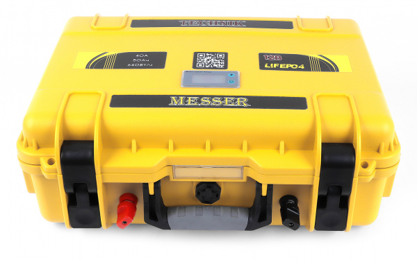 Литий-железо-фосфатный аккумулятор TECHNIK MESSER в защитном кейсе 12В 50Ач 30А с зарядным устройством 15А
