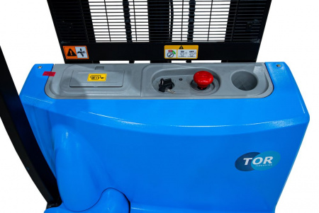 Штабелер самоходный 1,5 т 2,5 м TOR WS15H-2500SC PRO Li-ion 24/60 В/Ач контр. скорости подъема Штабелер самоходный 1,5 т 2,5 м TOR WS15H-2500SC PRO Li-ion 24/60 В/Ач контр. скорости подъема