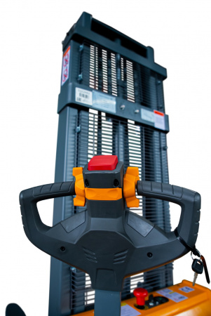 Штабелер самоходный 1,5 т 2,5 м XILIN CDD15R-EN 24/105 В/Ач с раздвижными вилами Штабелер самоходный 1,5 т 2,5 м XILIN CDD15R-EN 24/105 В/Ач с раздвижными вилами