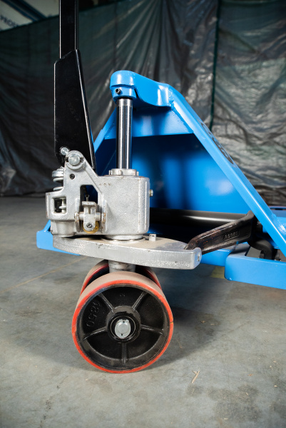 Тележка гидравлическая широковильная 2500 кг 1220х685 мм полиуретановые колеса TOR RHP Тележка гидравлическая широковильная 2500 кг 1220х685 мм полиуретановые колеса TOR RHP