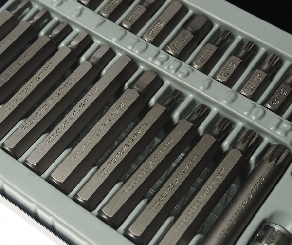 Набор бит RF-4421 с битодержателями, 42пр. (10мм)(75/30мм: T20-T60, H4-H12, M5-M12), в металлическом кейсе ROCKFORCE /1/12