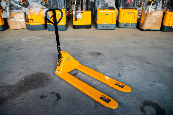 Тележка гидравлическая 2500 кг 1150 мм резиновые колеса XILIN DF-III Тележка гидравлическая 2500 кг 1150 мм резиновые колеса XILIN DF-III