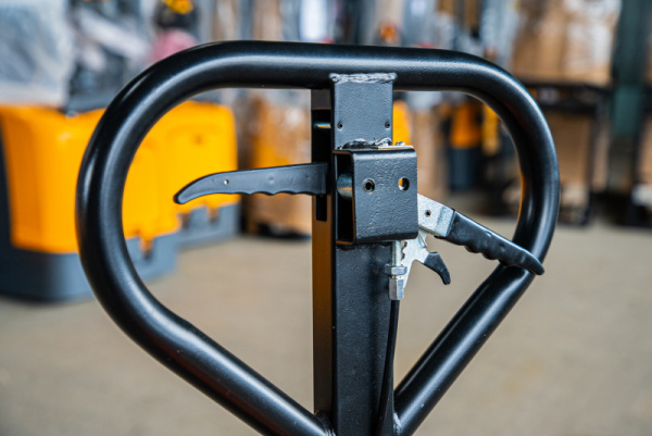 Тележка гидравлическая с тормозом 2500 кг 1150 мм полиуретановые колеса XILIN BFB Тележка гидравлическая с тормозом 2500 кг 1150 мм полиуретановые колеса XILIN BFB