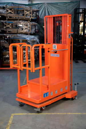 Сборщик заказов с электроподъемом 200 кг 3,5 м TOR GOPY3.503 Сборщик заказов с электроподъемом 200 кг 3,5 м TOR GOPY3.503