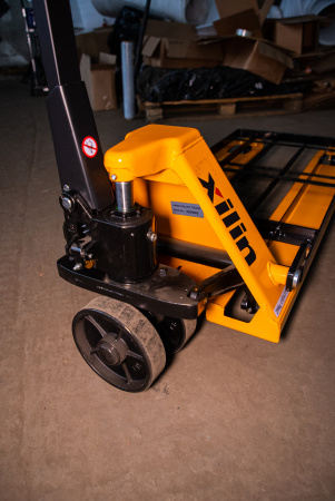 Тележка гидравлическая с решеткой 2500 кг 1150 мм полиуретановые колеса XILIN BFR Тележка гидравлическая с решеткой 2500 кг 1150 мм полиуретановые колеса XILIN BFR