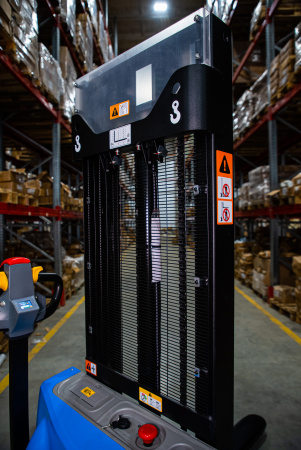 Штабелер самоходный 1,5 т 3,0 м TOR WS15H-3000SC PRO Li-ion 24/60 В/Ач контр. скорости подъема