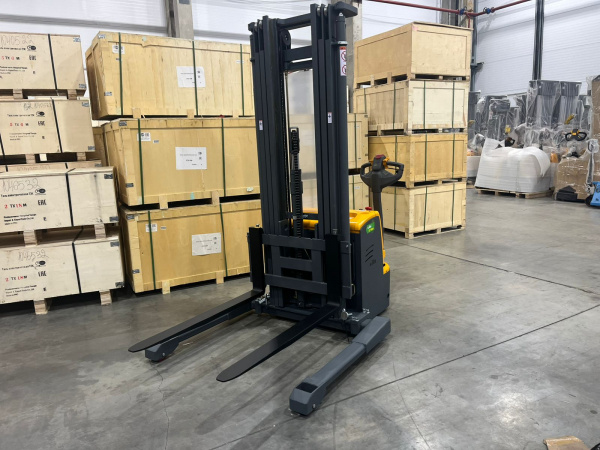 Штабелер самоходный 1,5 т 5,0 м XILIN CTDR15-III Li-ion 24/230 В/Ач раздвижные вилы и опоры