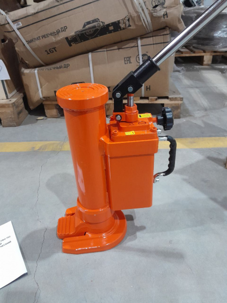 Домкрат гидравлический с лапой 10т, подхват 420/30 мм, ход 230 мм TOR HM-100