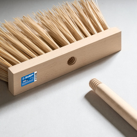 ЗУБР ДОКА буковая колодка 24см, шлифованный берёзовый черенок 120см (d22мм), щетина 120мм, 3-рядная, метла с черенком (39231-24)