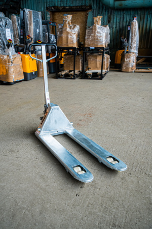 Тележка гидравлическая оцинкованная 2500 кг 1150 мм нейлоновые колеса XILIN BFG Тележка гидравлическая оцинкованная 2500 кг 1150 мм нейлоновые колеса XILIN BFG