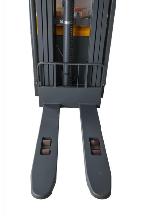 Штабелер самоходный 1,5 т 5,6 м XILIN CDDR15-III 24/200 В/Ач (сопровождаемый)