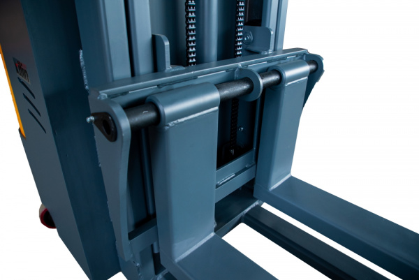 Штабелер самоходный 1,5 т 3,0 м XILIN CDD15K-EN 24/105 В/Ач с раздвижными вилами (с платформой) Штабелер самоходный 1,5 т 3,0 м XILIN CDD15K-EN 24/105 В/Ач с раздвижными вилами (с платформой)