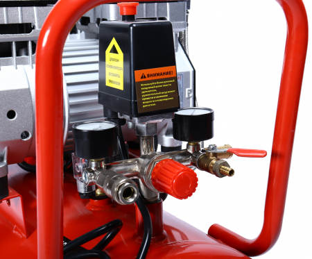 GTE Компрессор пневматический 220В 1.5кВт 8атм.140л/мин. ресивер-50л поршневой безмасляный GTE