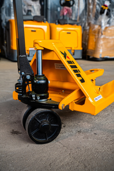 Тележка гидравлическая 2500 кг 1150 мм резиновые колеса XILIN DF-III Тележка гидравлическая 2500 кг 1150 мм резиновые колеса XILIN DF-III