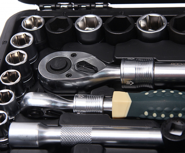 Набор торцевых головок и вставок RF-41082-5L: 1/2" & 1/4"DR 6-гранных с телескопическими трещотками 108пр. ROCKFORCE /1/3 Набор торцевых головок и вставок RF-41082-5L: 1/2" & 1/4"DR 6-гранных с телескопическими трещотками 108пр. ROCKFORCE /1/3