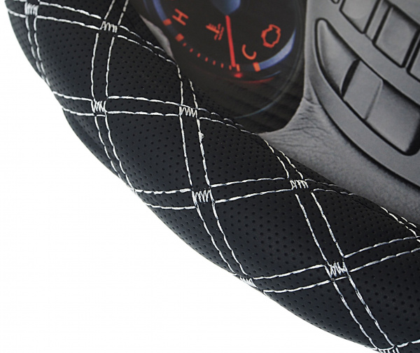 Оплетка руля MIS-2013LT05E (M) чёрная с двойной белой строчкой MISTAR /1/25