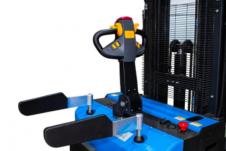 Штабелер самоходный 1,5 т 5,5 м TOR ES15T4/5500 24/210 В/Ач ЭУР, Curtis, H-мачта (с платформой) Штабелер самоходный 1,5 т 5,5 м TOR ES15T4/5500 24/210 В/Ач ЭУР, Curtis, H-мачта (с платформой)