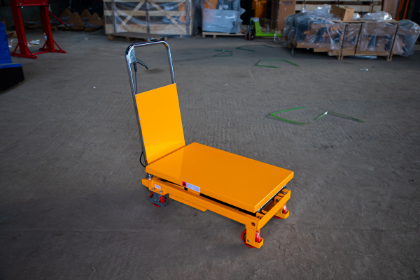 Стол подъемный передвижной 150 кг 302-1100 мм (700х450 мм) XILIN SPS150