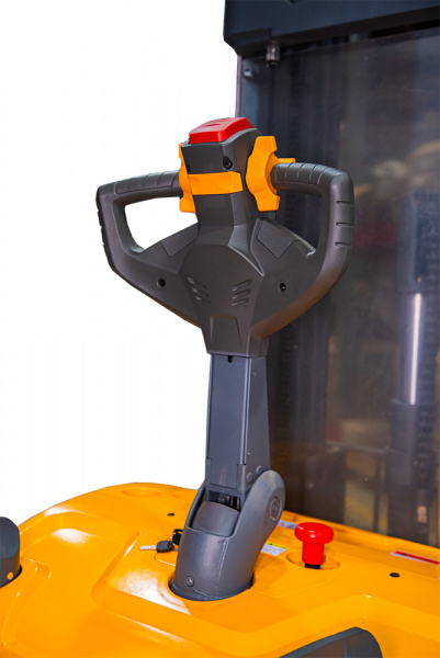 Штабелер самоходный 1,5 т 4,5 м XILIN CDDK15-III 24/200 В/Ач (с платформой) Штабелер самоходный 1,5 т 4,5 м XILIN CDDK15-III 24/200 В/Ач (с платформой)