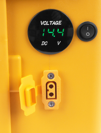 Литий-железо-фосфатный аккумулятор TECHNIK MESSER в защитном кейсе 12В 105Ач 100А с зарядным устройством 25А