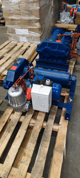 Лебедка монтажная У5120.60 г/п 630 кг Н-130 м (без каната)