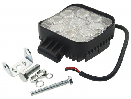 Фара рабочего света W-132F квадратная, ближний свет 9LED 27W (82х82x38мм) 10-30V ВЫМПЕЛ /1/40