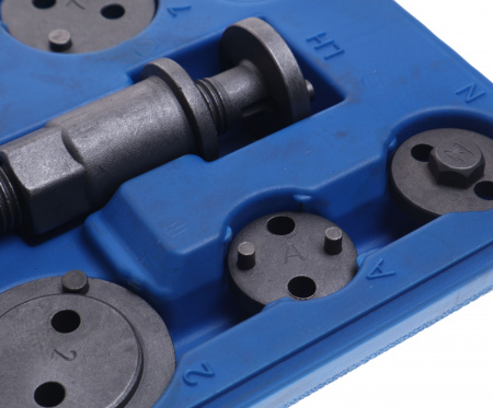 Набор для обслуживания тормозных цилиндров RF-65805 (Euro) 18пр. (право/левосторнний привод) в кейсе ROCKFORCE /1/10 Набор для обслуживания тормозных цилиндров RF-65805 (Euro) 18пр. (право/левосторнний привод) в кейсе ROCKFORCE /1/10