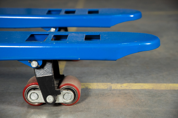 Тележка гидравлическая низкопрофильная 65 мм  3000 кг 1150 мм полиуретановые колеса TOR RHP Тележка гидравлическая низкопрофильная 65 мм  3000 кг 1150 мм полиуретановые колеса TOR RHP