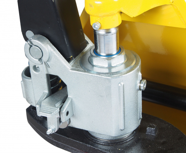 Тележка гидравлическая (рохля) ER-67003 ручная 3т (ручной спуск,длина вил 1200мм,колеса:полиуритан, min 85мм.max 200мм) ЭВРИКА /1 NEW